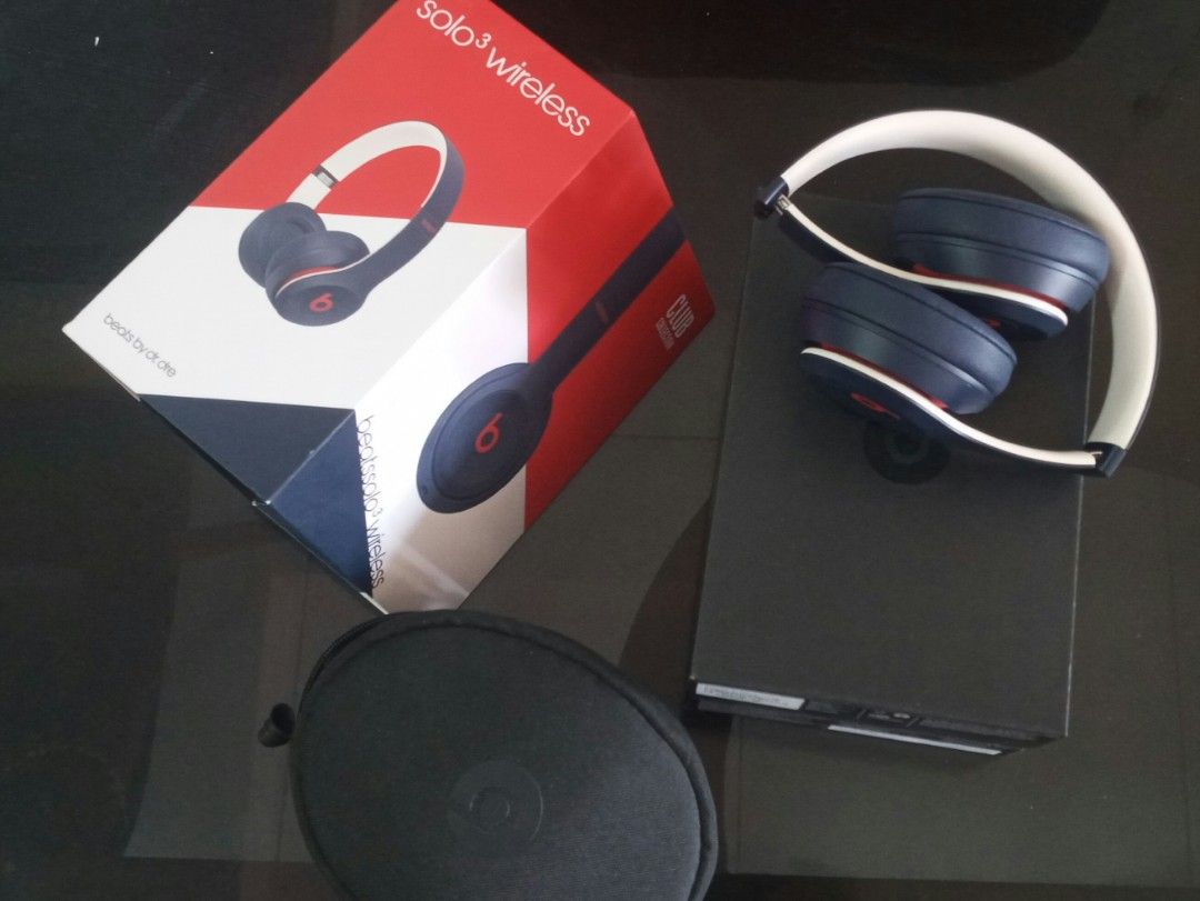 Beats Solo 3 Wireless - Junior size (Category: Headphones & Headsets) located in Angeles City. Submitted by beauty811 (Listing ID 1215170301, Image 1). Description: Like New In the box: Beats Solo3 Wireless headphones Carrying Case Quick Start Guide Issue: Lost Universal USB charging cable .