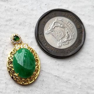 Certified Type A Pendant Spicy Bright Green Sesame Jade Butterfly Cabochon 18K Solid Yellow Gold