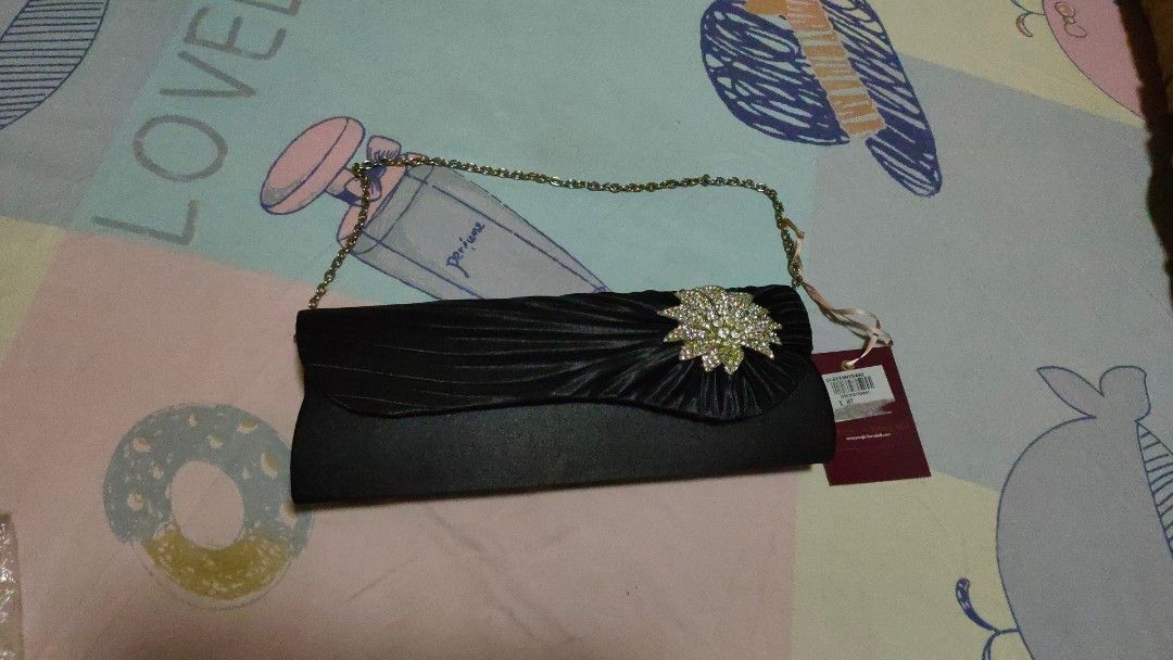 Merk hotsell clutch wanita