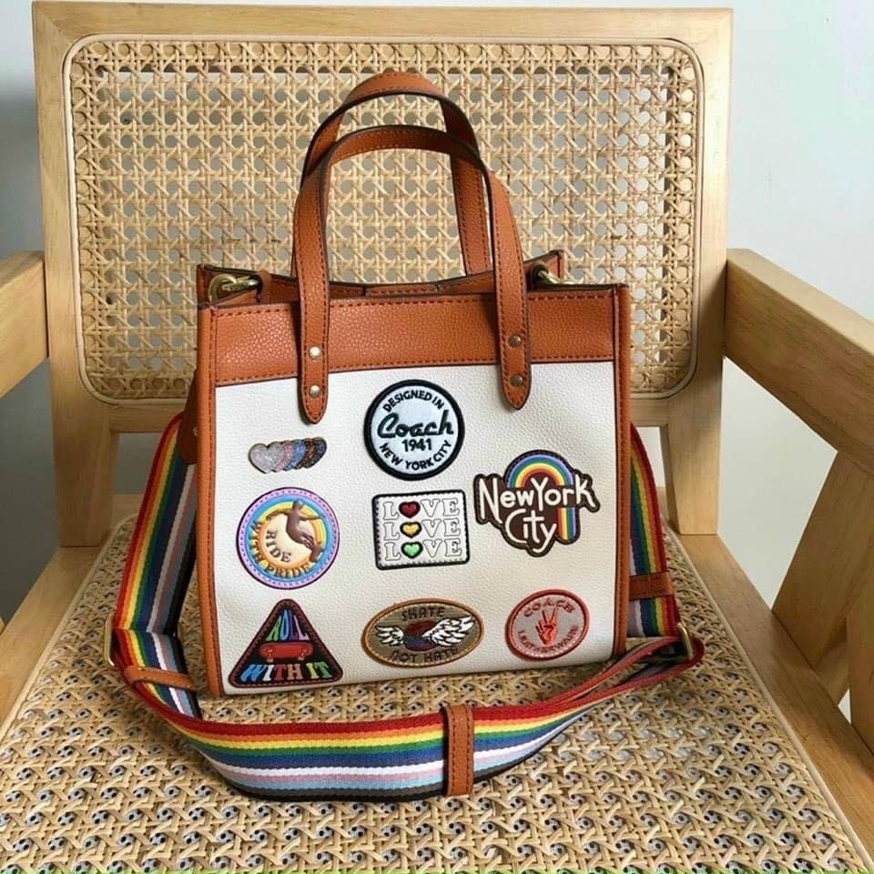 Coach Field Tote 22 with Patches, Women's Fashion, Bags & Wallets