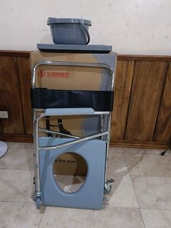COMMODE CHAIR FOAM WITH WHEELS