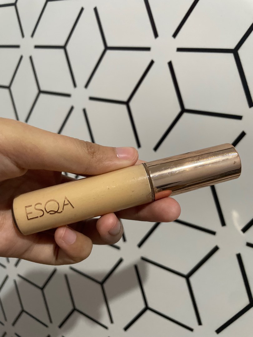 Concealer ESQA shade custard, Kesehatan & Kecantikan, Rias Wajah di
