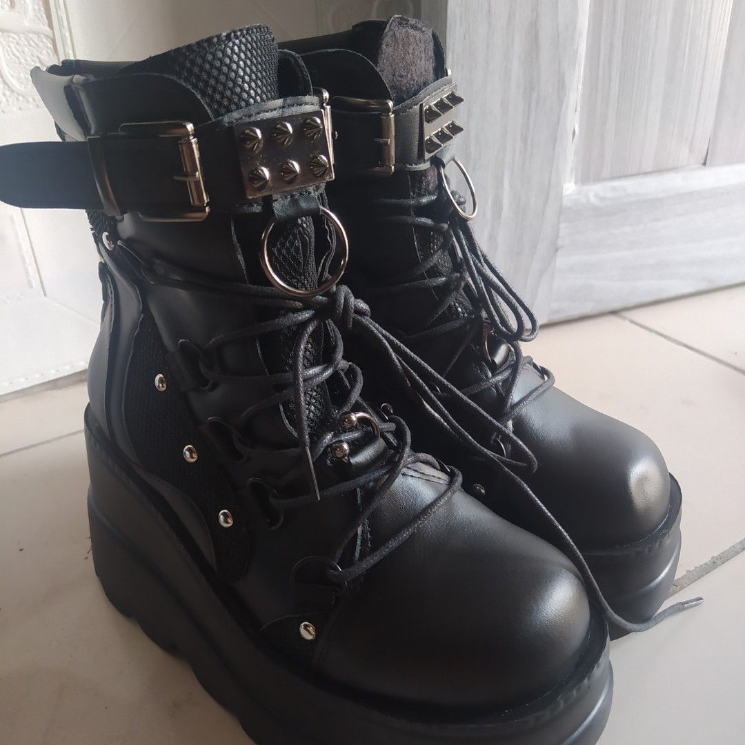Demonia Shaker Dupes, Women's Fashion, Footwear, Boots on Carousell