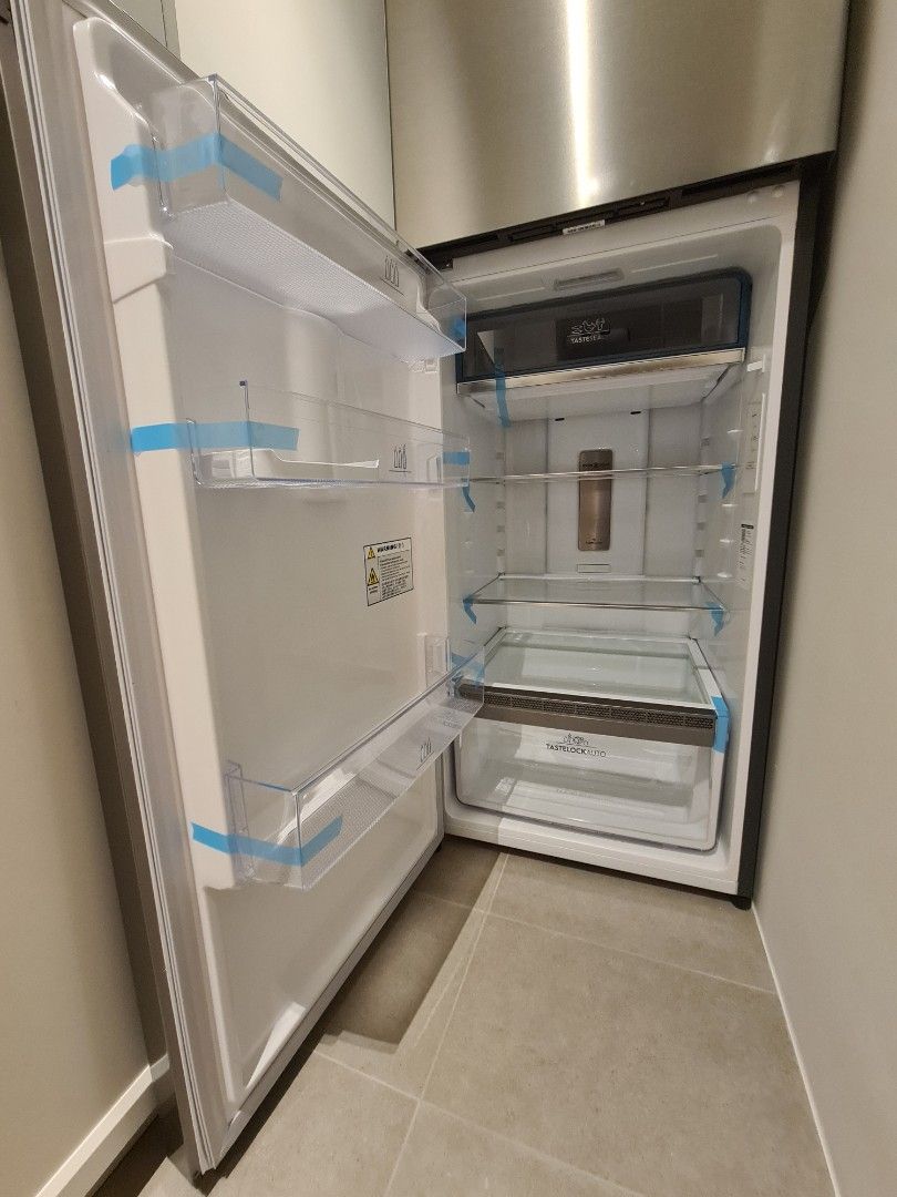 Electrolux ETB3400KA Top Freezer Refrigerator, TV & Home Appliances, Kitchen Appliances