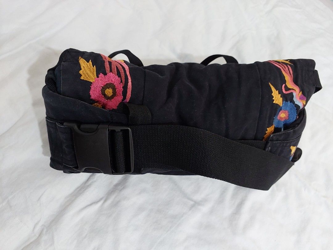 Ergobaby organic black sales carrier with embroidery