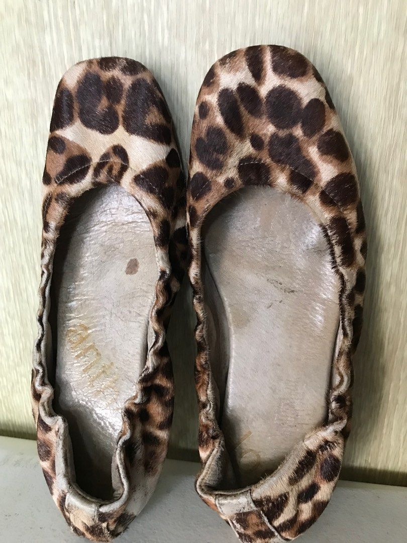 Flat leopard print (Category: Flats & Sandals) located in Famy. Submitted by echolima21 (Listing ID 1215234525, Image 2). Description: Preloved comfy leopard print flat Shoe rack clean up Size 7.
