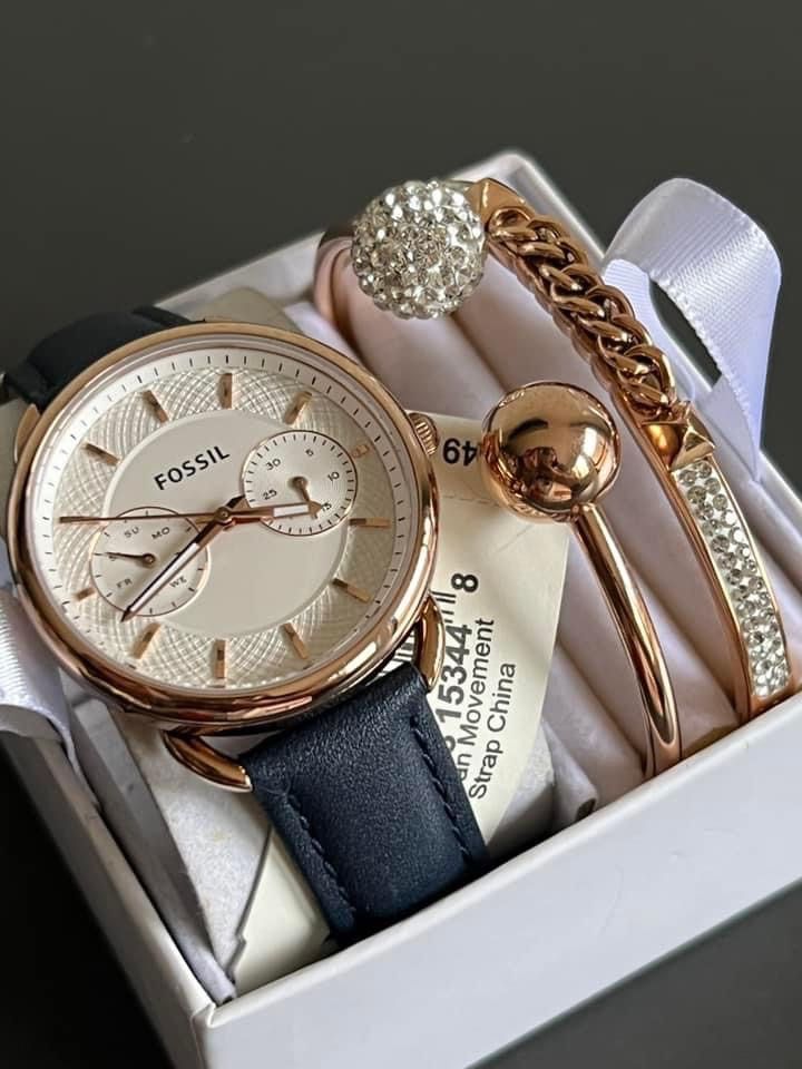 Fossil gift set for her Women s Fashion Watches Accessories