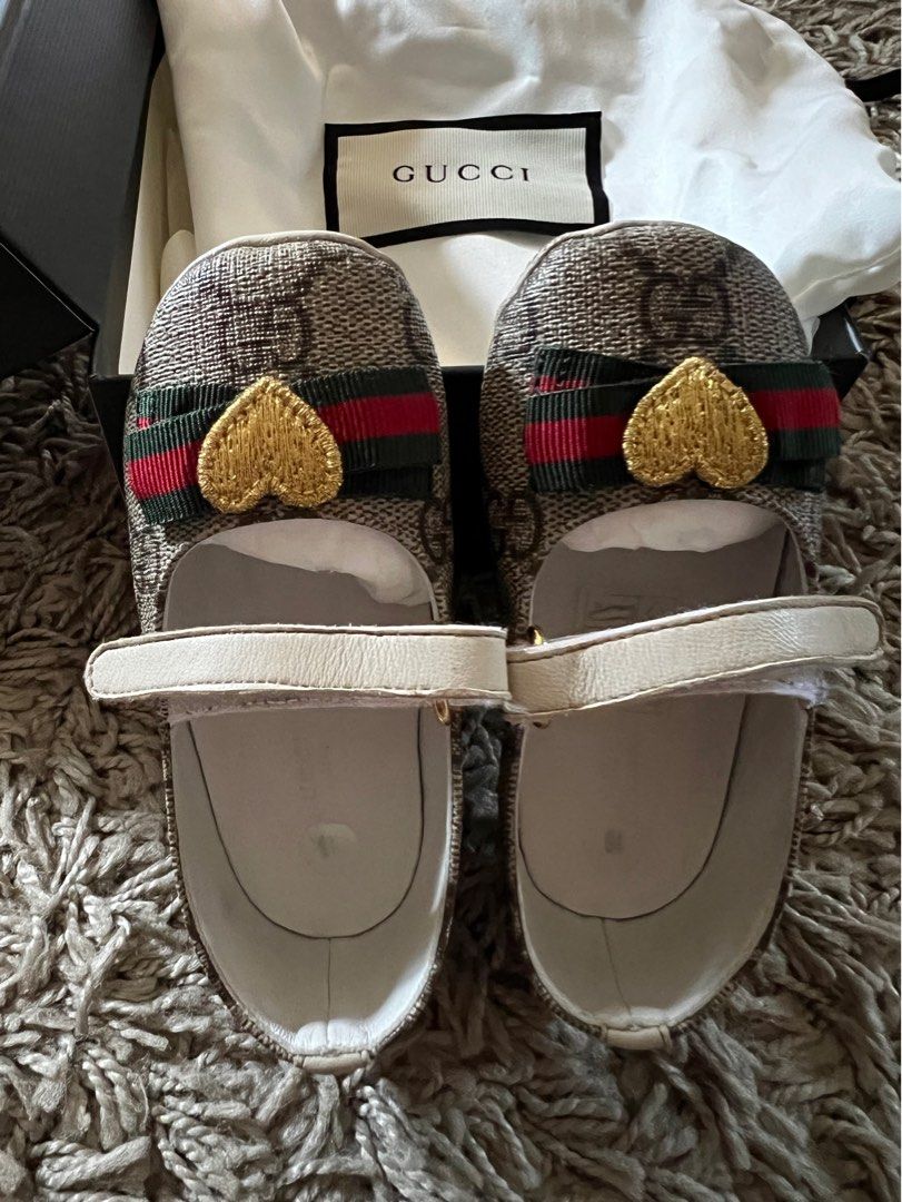 Gucci baby flip top flops