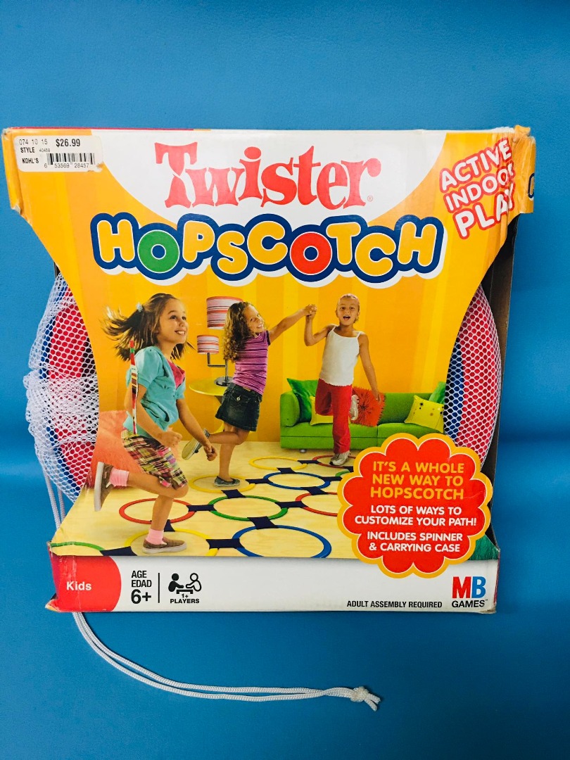 Hasbro Twister Hopscotch Active Indoor Game with Spinner & Carrying Bag ...