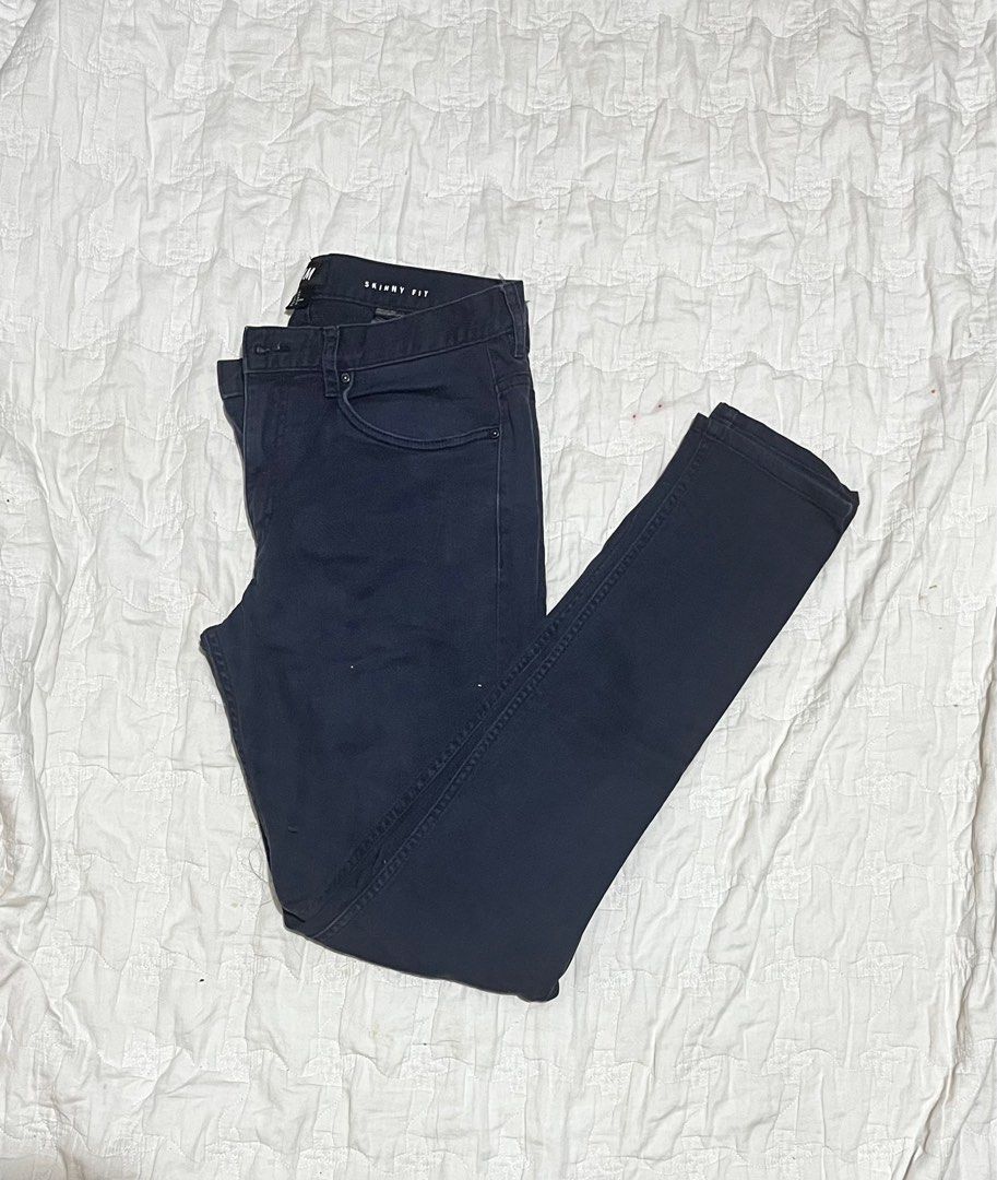 H&M skinny jeans (Category: Jeans) located in Makati City. Submitted by aleeli (Listing ID 1215246909, Image 3). Description: Decluttering: H&M skinny jeans Waist: 29-30 Lightly used Please see last pic for the issue.