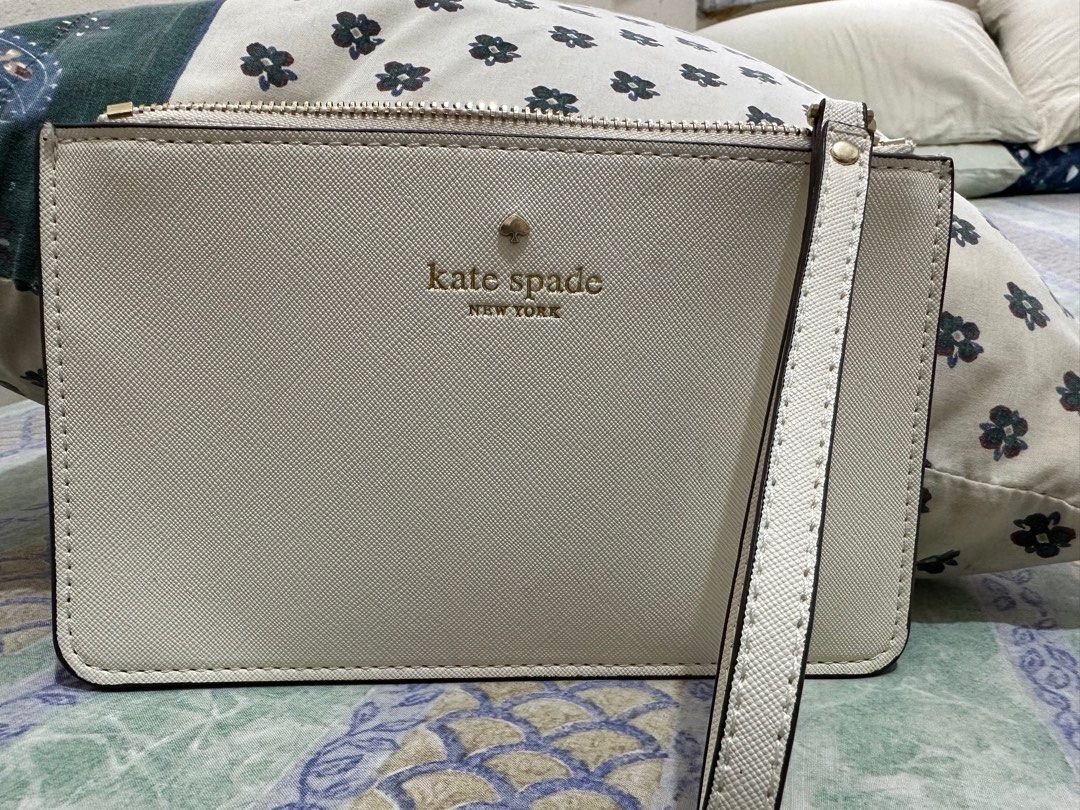 Kate spade cedar street wristlet top