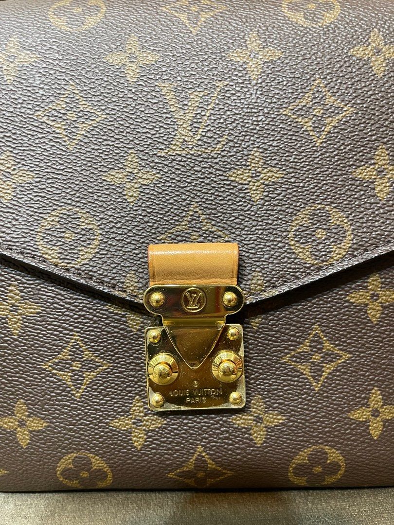 LV Pochette Metis (Category: Luxury Bags & Wallets) located in Makati City. Submitted by heartbreakerathigh (Listing ID 1215308296, Image 2). Description: Slightly negotiable No issue Hardwares with stickers/protectors NO or very unrecognizable water stain Excellent vanchettta With dustbag With box but damaged No receipt, will still find the card Guaranteed authentic Datecode as posted.