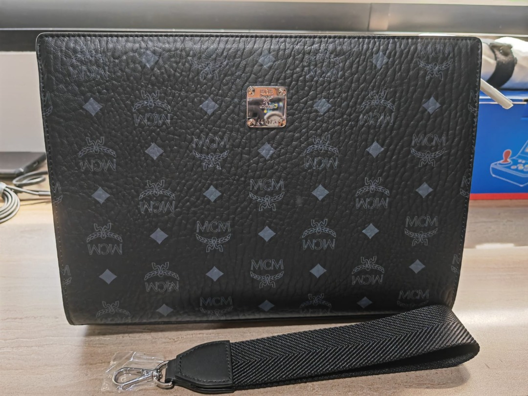 Mcm standing hotsell pouch