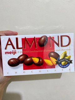 Meiji Macademia & Almonds