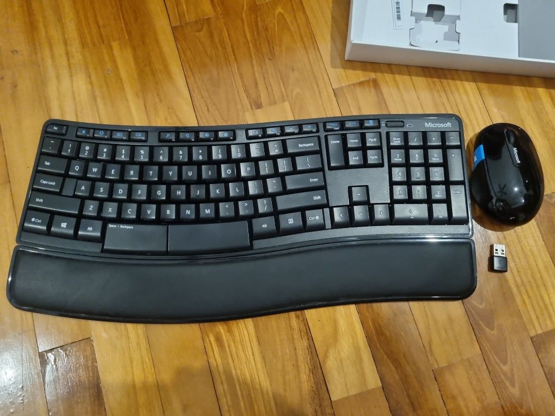 Microsoft Sculpt Comfort Wireless keyboard and mouse, Computers & Tech, Parts & Accessories
