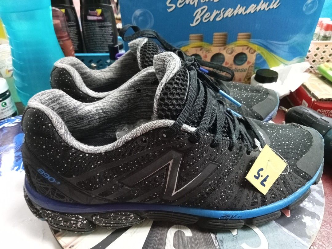 New balance light weight 7.5uk 26cm Men s Fashion Footwear