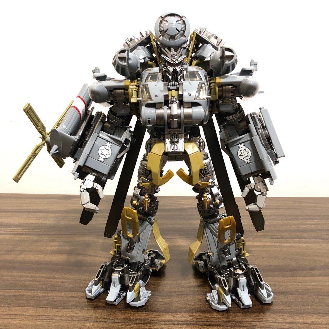 Transformers outlet oversized blackout