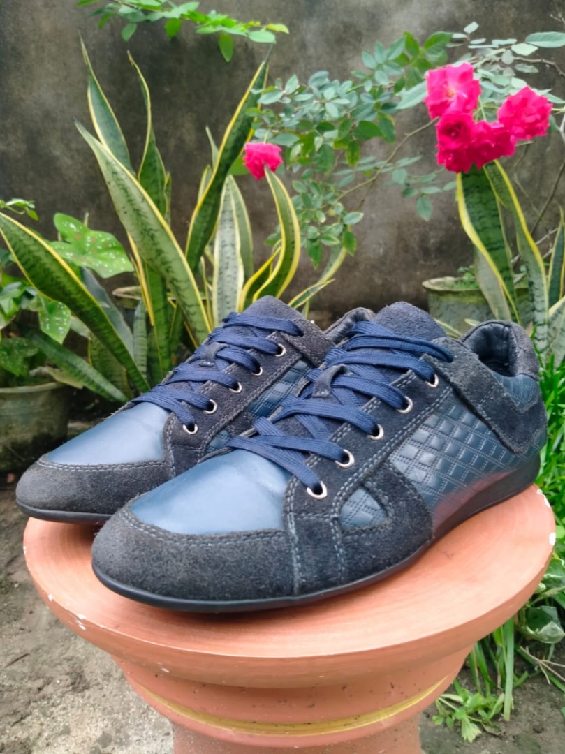 Jual Sepatu Sneakers L O U I S V U I T T O N PARIS L V Second Preloved -  Kota Makassar - Bugismakassar