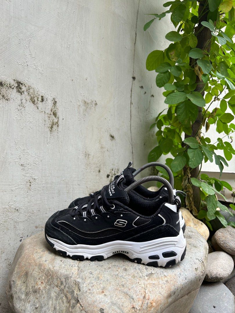 Skechers D Lites Bw Fesyen Wanita Sepatu di Carousell
