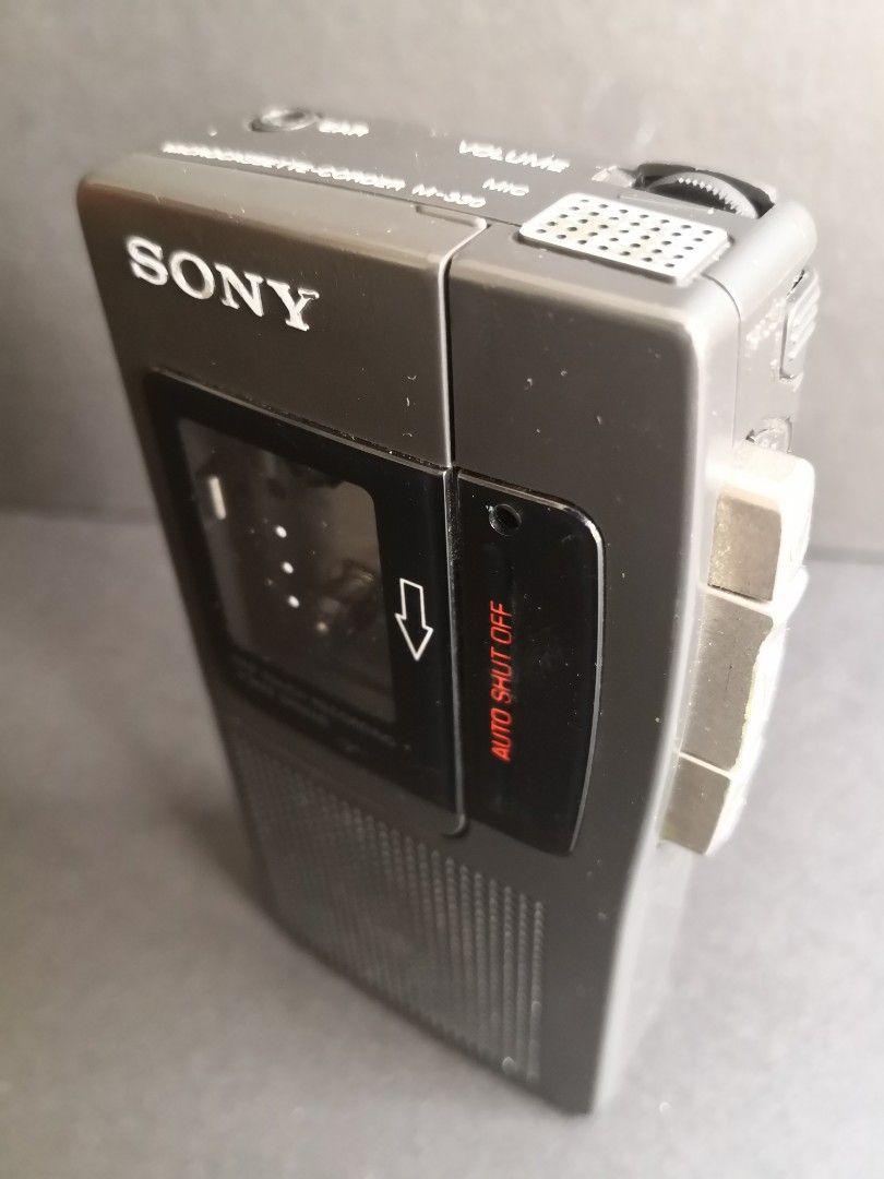 Sony Microcassettecorder M330 (1990); Japan; Sony Corporation, One