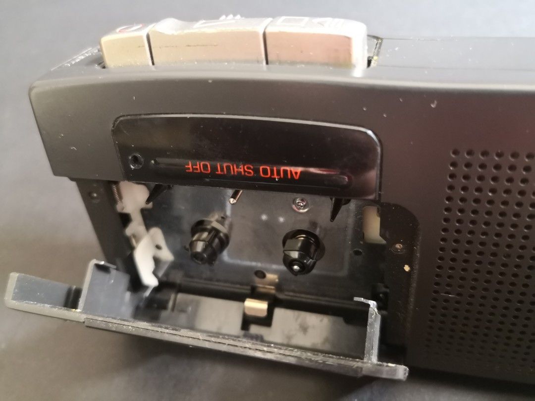 Sony Microcassettecorder M330 (1990); Japan; Sony Corporation, One