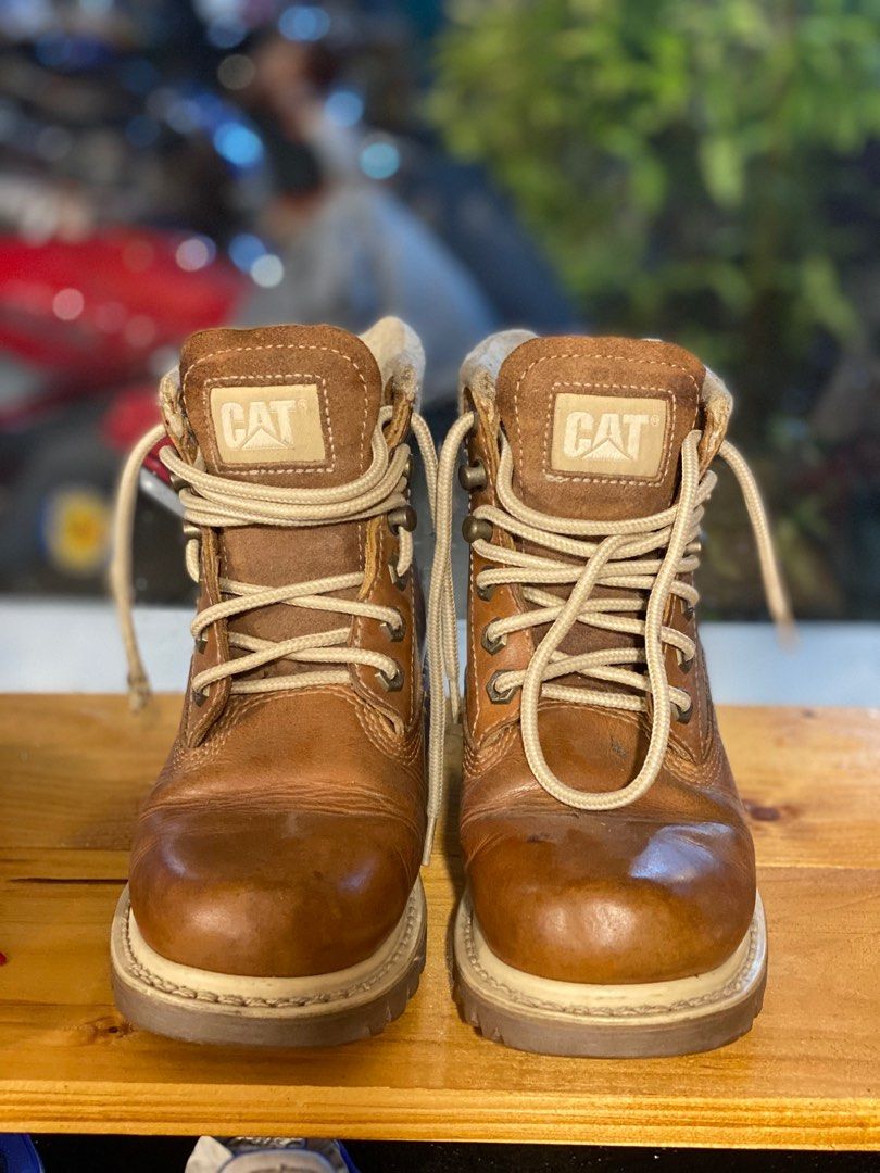 The cat boots top