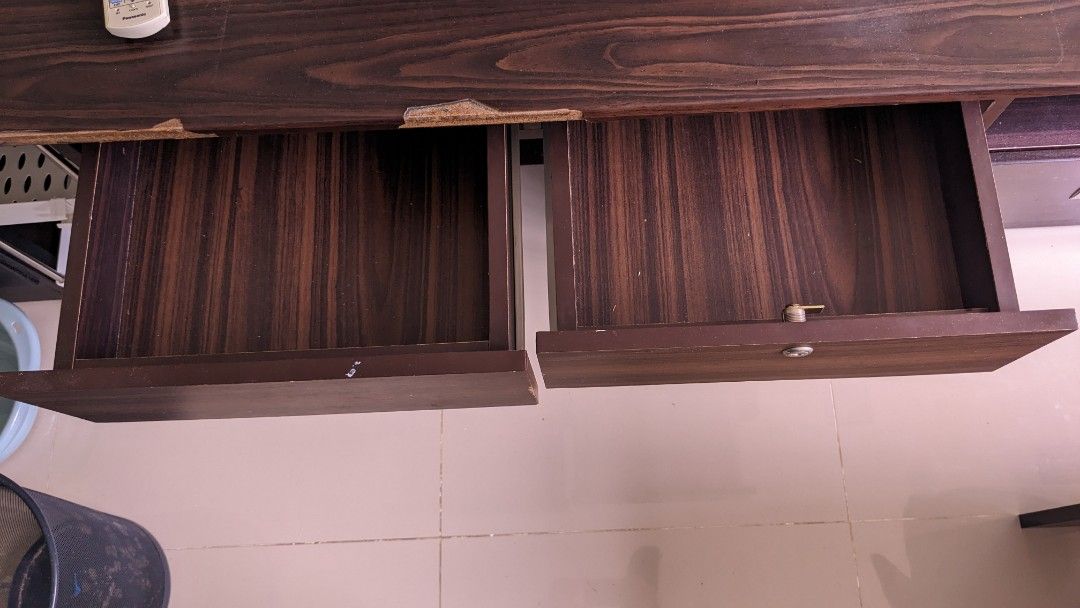 Work Table (Category: Tables & Sets) located in Petaling Jaya. Submitted by chiachang.33 (Listing ID 1215181701, Image 3). Description: computer work table self pickup.