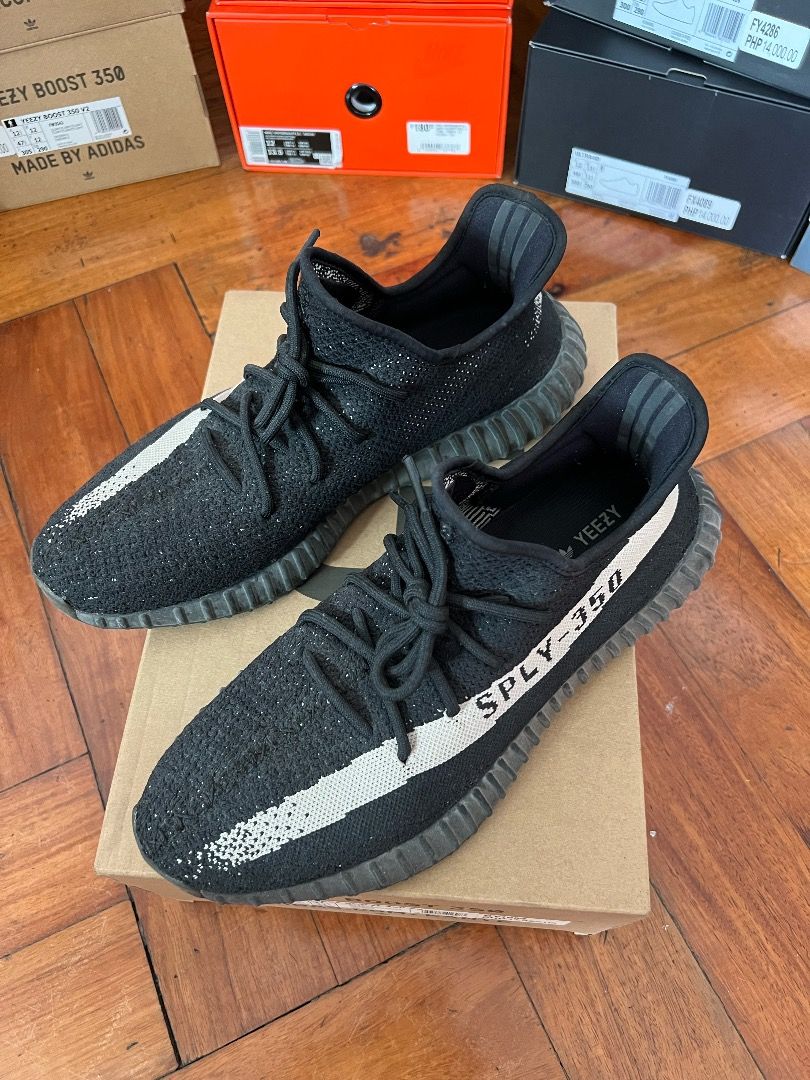 yeezy 350v2 oreo