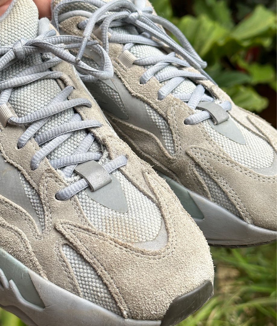 yeezy 700 wave runner hospital blue