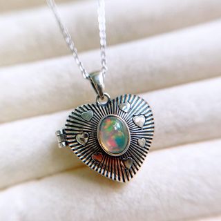 白歐泊 Opal  愛心復古設計吊墜 配頸鏈  925純銀64215708687875110