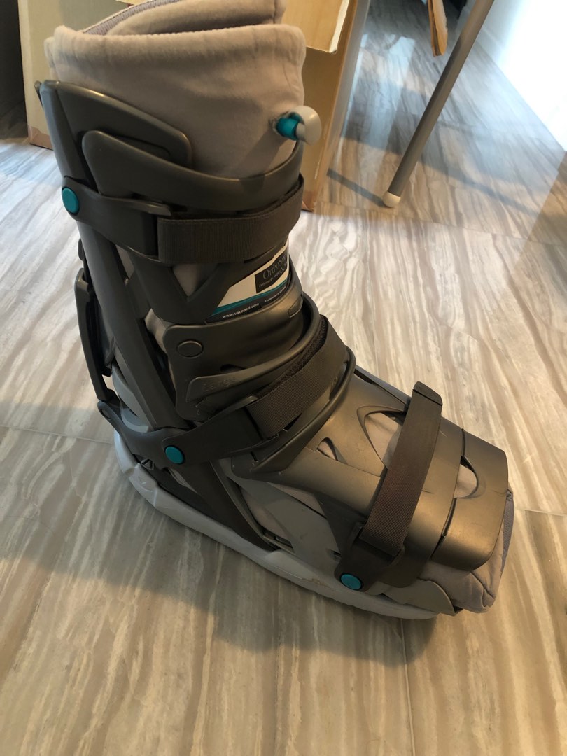 Achilles boots (Large), Sports Equipment, Other Sports Equipment and