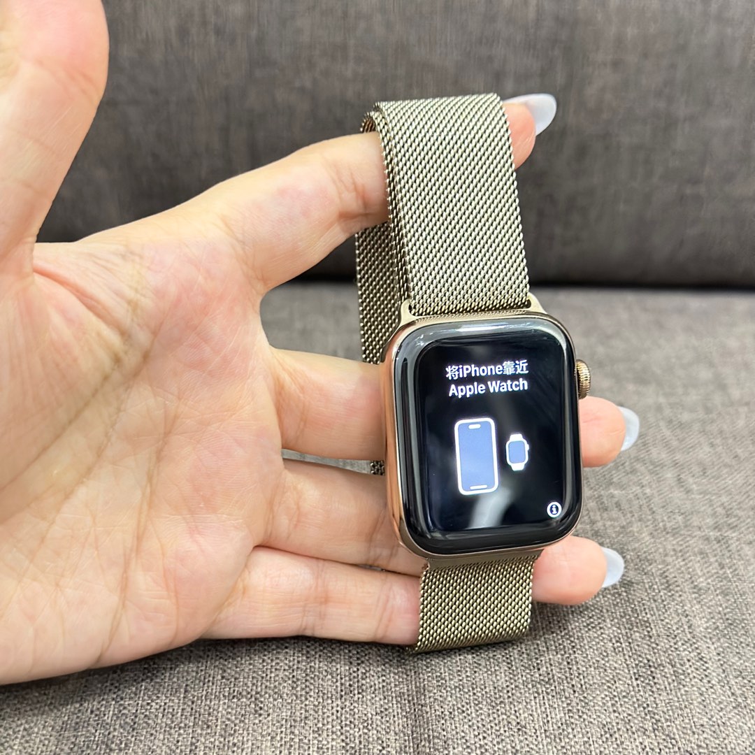Gold stainless steel best sale apple watch 4