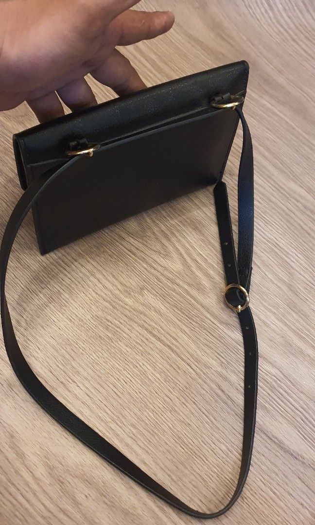 Authentic zara belt bag (Category: Luxury Bags & Wallets) located in Cavite. Submitted by ohmie23 (Listing ID 1215481942, Image 2). Description: Authentic zara belt bag.
