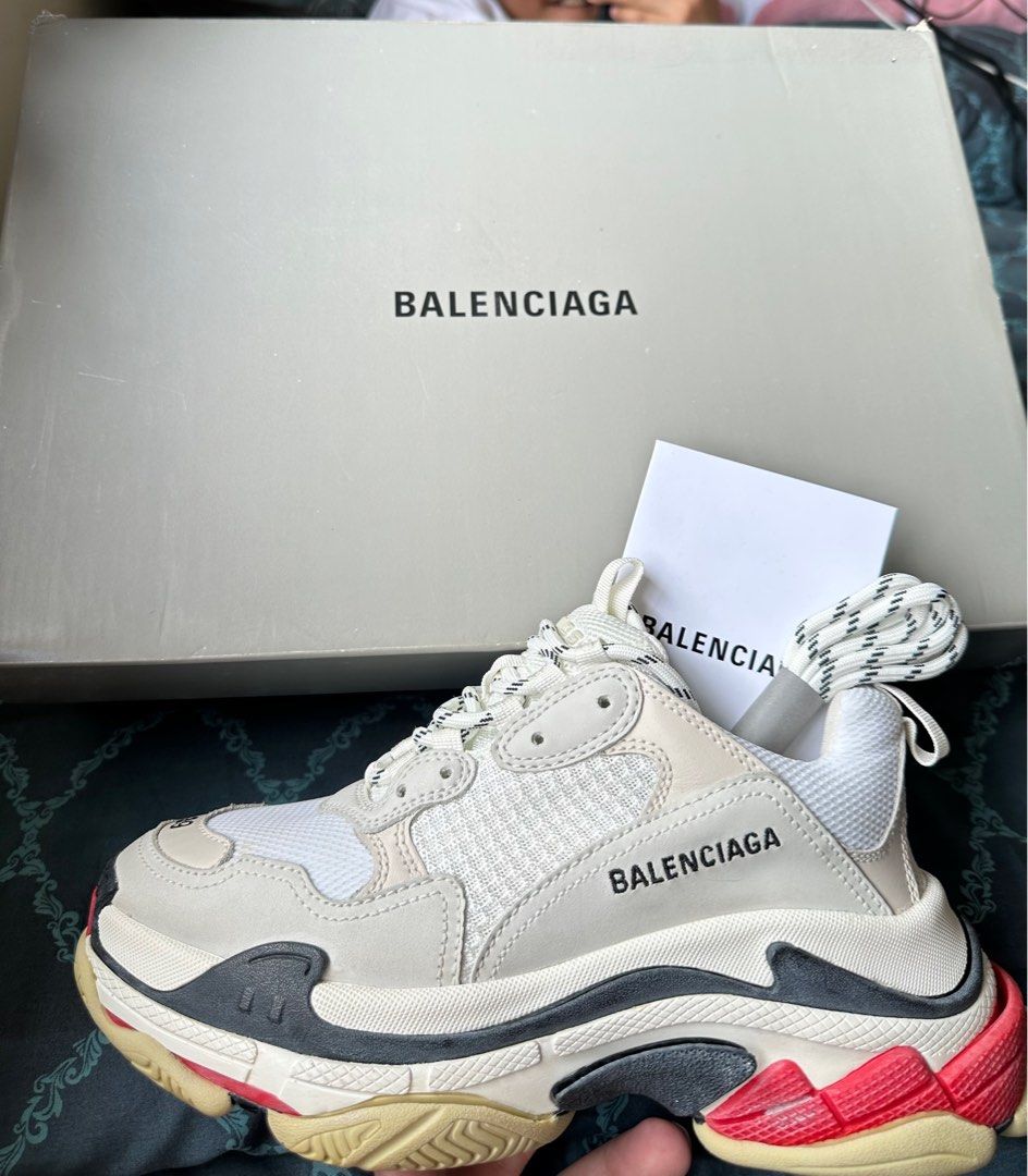 Scatola balenciaga deals triple s
