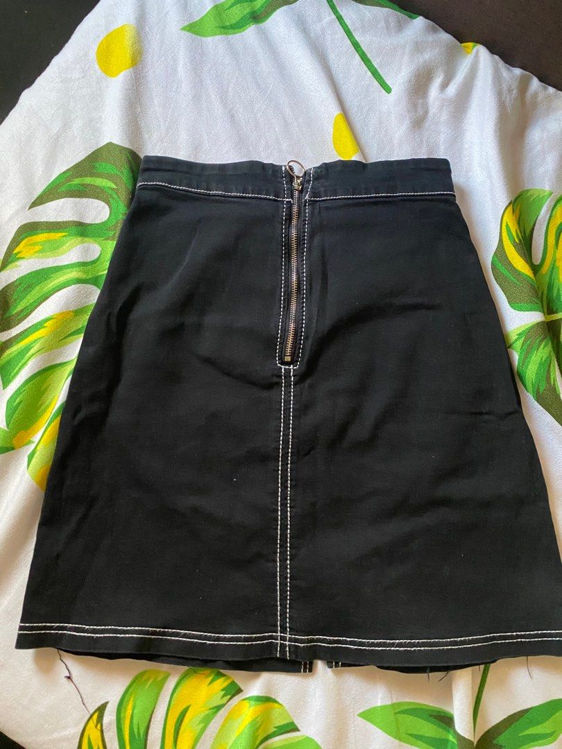 Black Contrast Stitch Skirt 22-24 (Category: Skirts) located in San Pascual. Submitted by naenaed (Listing ID 1215399446, Image 2). Description: Bought from fb but never used size 22-24 bc it’s stretchable length: 16.5 inches will give a freebie!! rfs: decluttering.