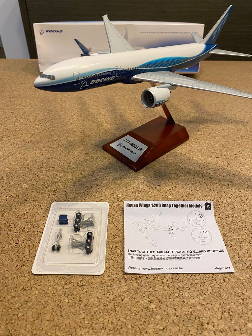 Boeing 777-200LR 1:200 Model, 興趣及遊戲, 玩具& 遊戲類- Carousell