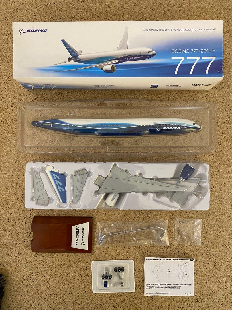 Boeing 777-200LR 1:200 Model, 興趣及遊戲, 玩具& 遊戲類- Carousell