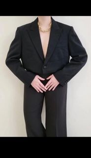 Crop blazer in black