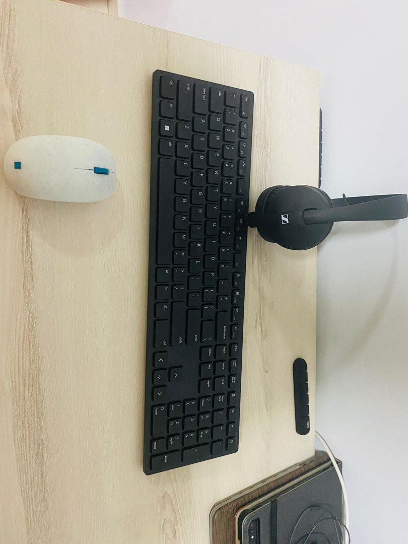 Dell Wireless Keyboard & Sennheiser headphones & Microsoft mouse