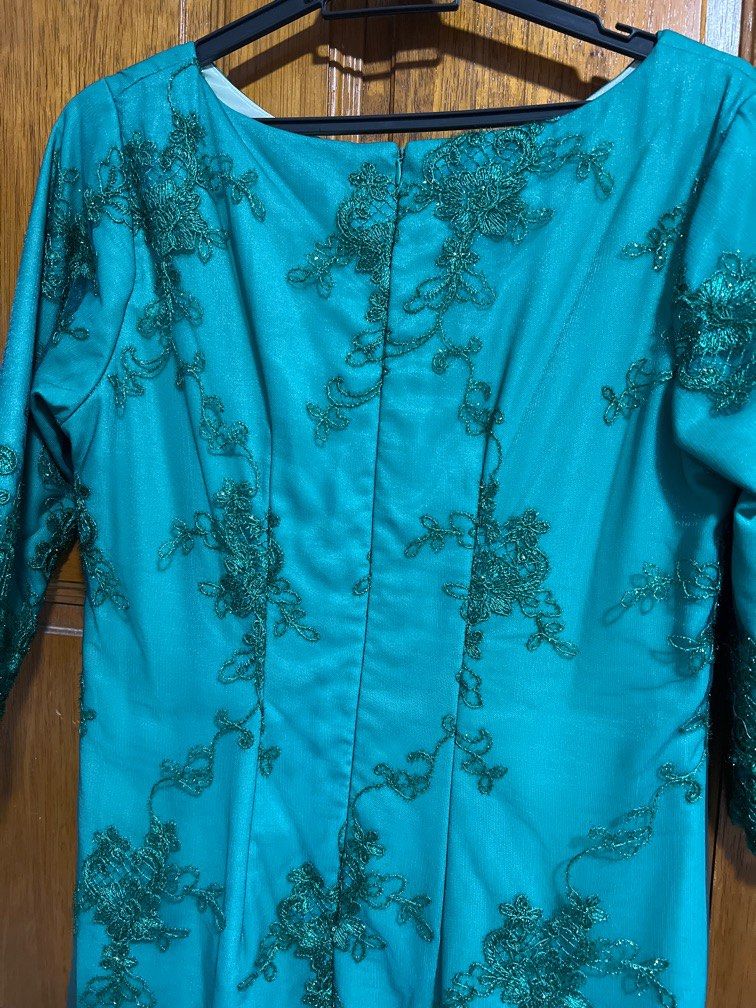 Emerald green dress, Women's Fashion, Muslimah Fashion, Dresses on