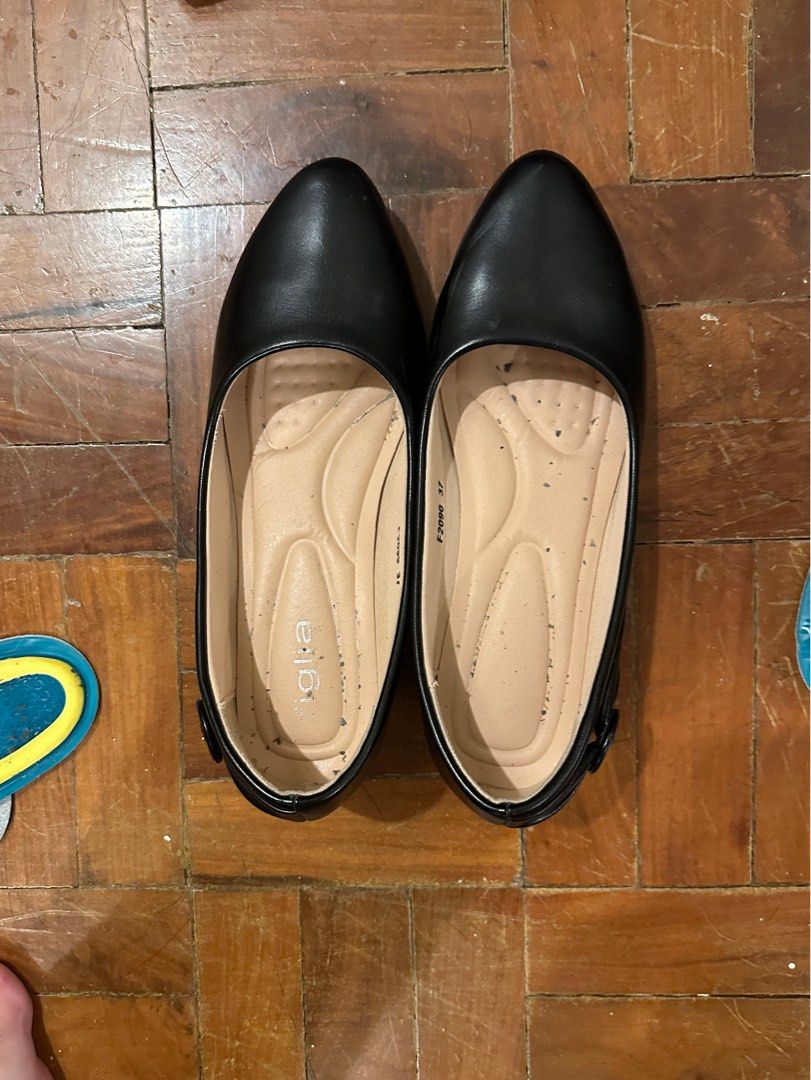Figlia Black leather shoes (1inch) (Category: Flats & Sandals) located in Quezon City. Submitted by preloved__cw (Listing ID 1215349648, Image 1). Description: Figlia brand leather shoes Black with 1inch heels Size 7 WOMEN’s Almost new (worn 3x) 100/10 quality! Bought from SM DEPT STORE (Retails: P1299) Price still negotiable ❤️ Rfs: wrong size.