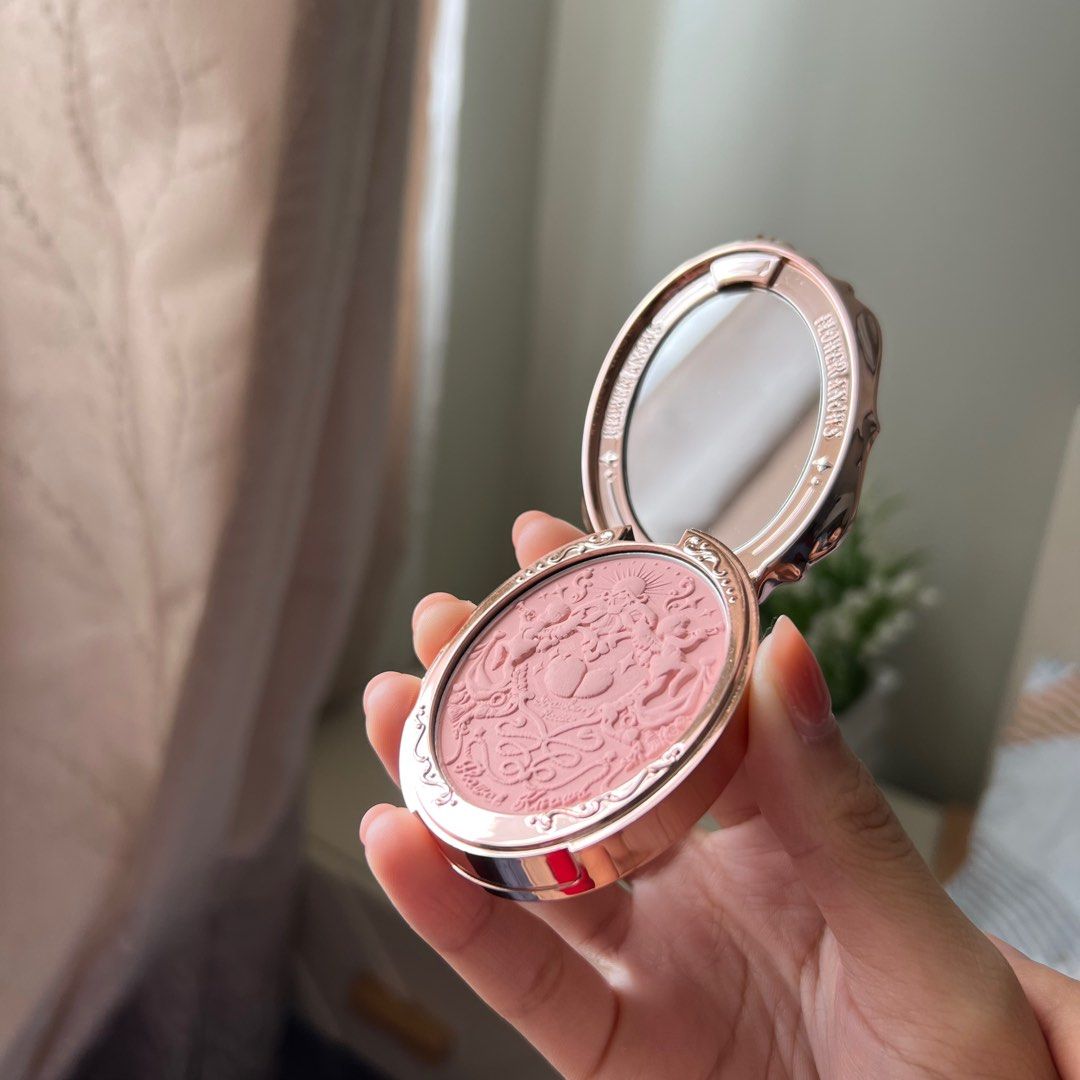 flower knows strawberry rococo series embossed blush (Category: Makeup) located in Malolos. Submitted by dprm12 (Listing ID 1215366098, Image 2). Description: ~ net content: ~5g ~ shade: 01 angel chanson (creamy apricot) ~ fragrance: sakura scent ~ used once or twice, good as new ~ rfs: shade doesn’t suit me ~ no box but will make sure to pack securely! ~ bought directly from flower knows shopee mall ~ expiry: 20250911.
