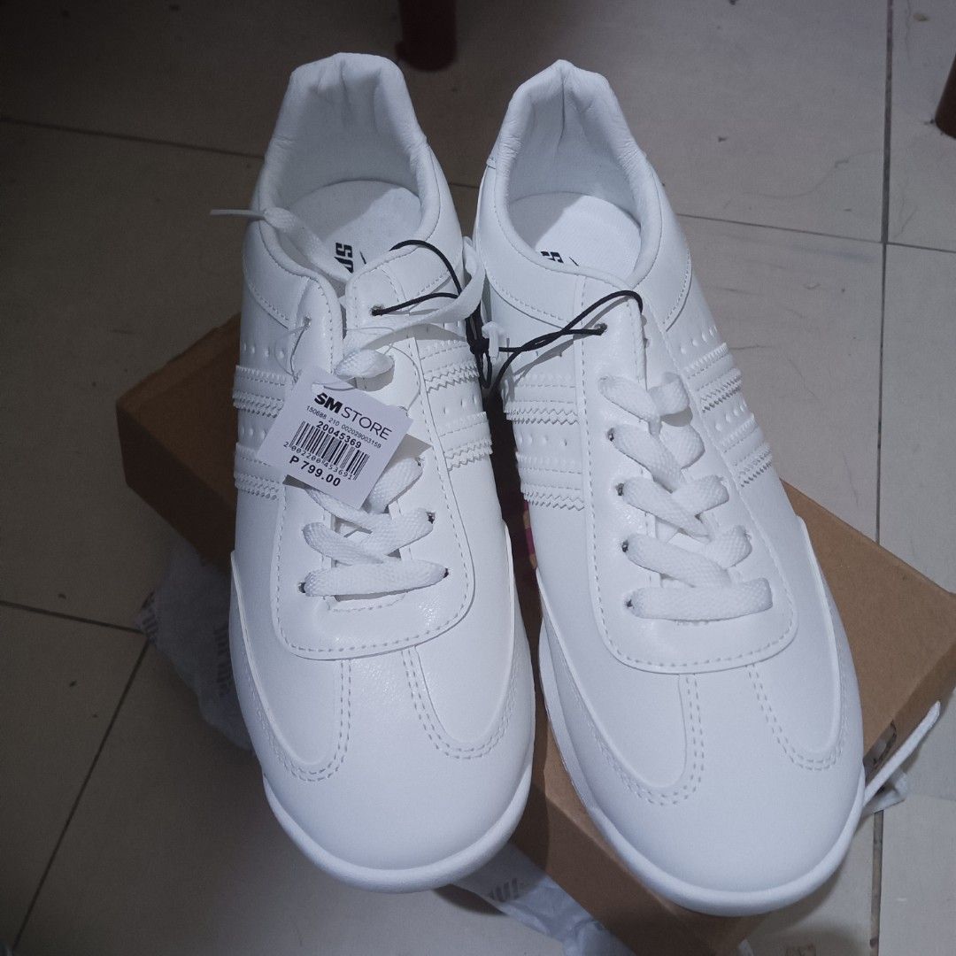 Sprint shoes deals white