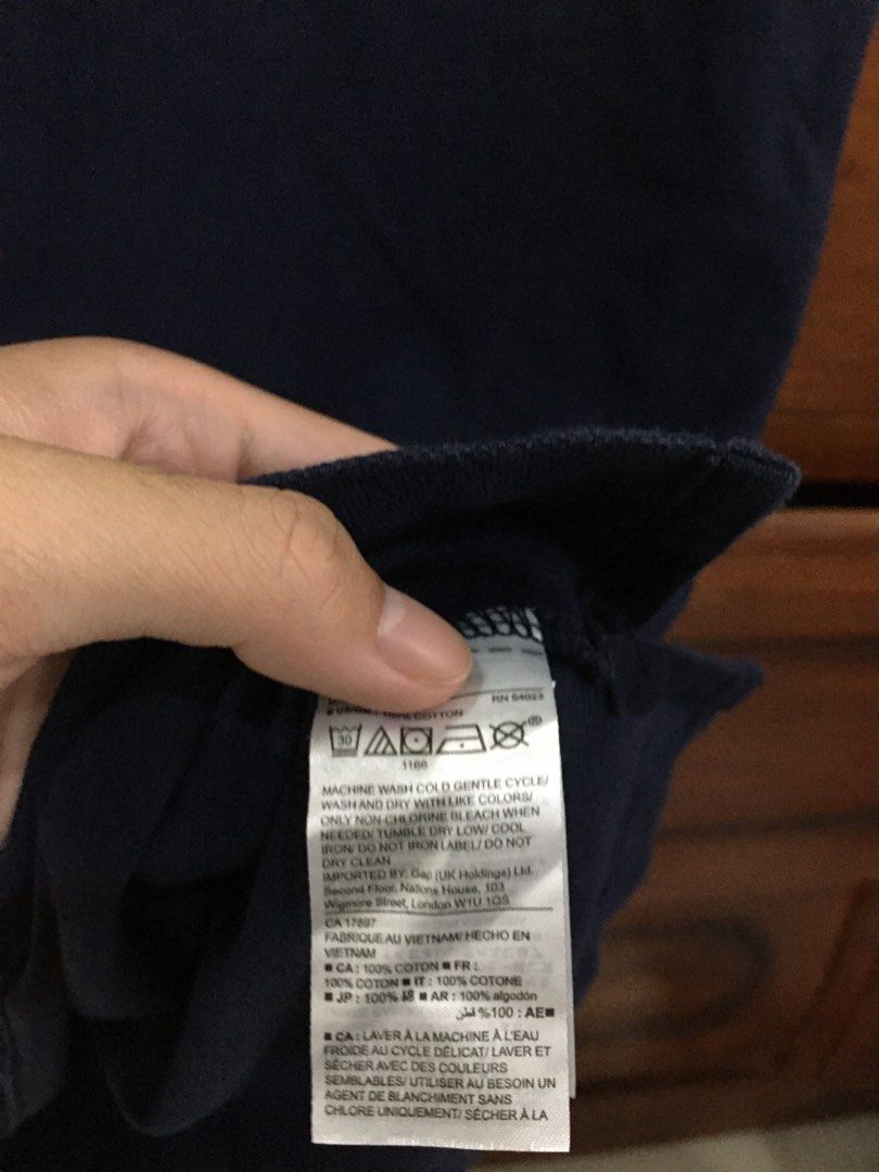 GAP POLO SHIRT (Category: Tshirts & Polo Shirts ) located in Aliaga. Submitted by spectrefinds (Listing ID 1215406432, Image 2). Description: Medium Slim Fit 19x30 Shipping fee excluded Can provide proofs.