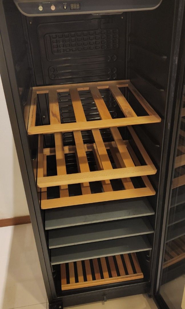 HAIER 59 BOTTLE WINE FRIDGE CHILLER WS59GAE, TV & Home Appliances