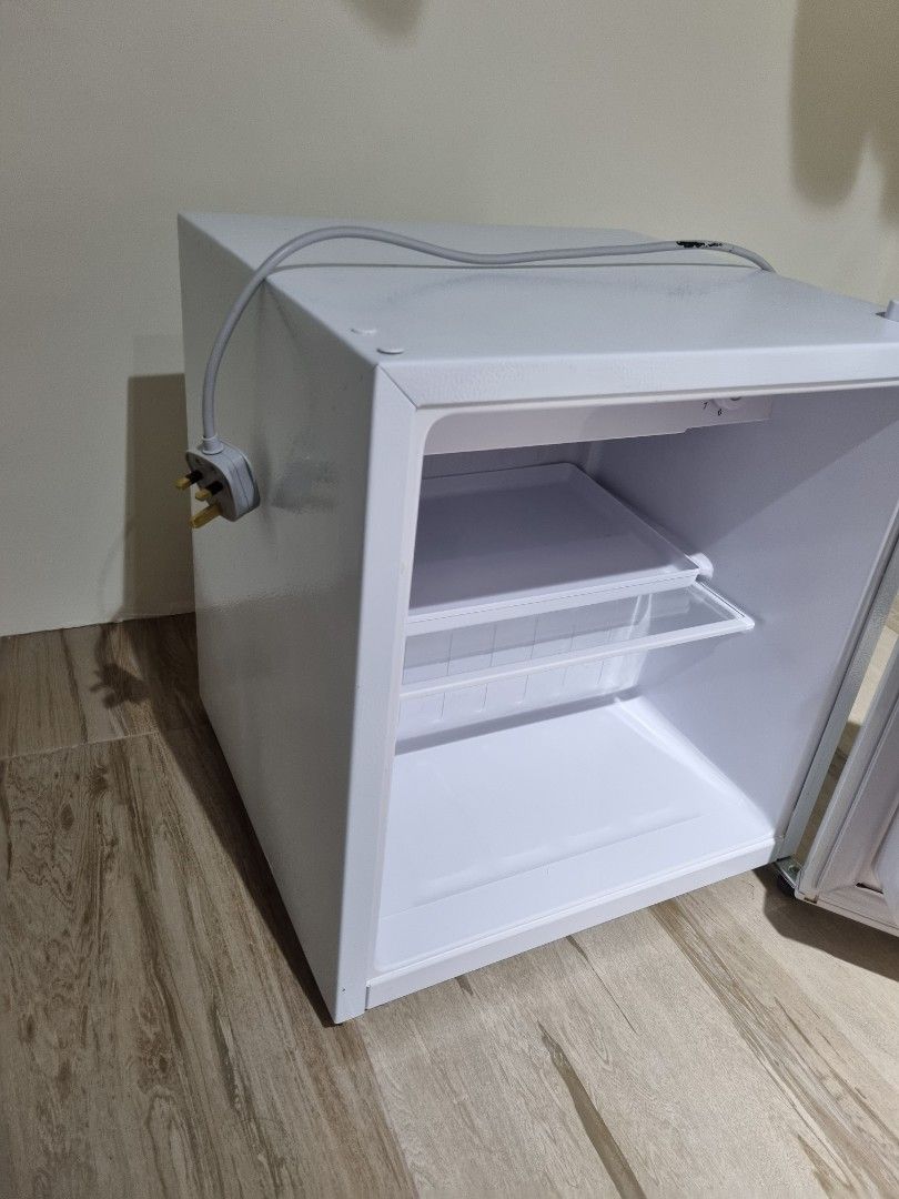 Lemaison 47L Mini fridge/freezer, TV & Home Appliances, Kitchen