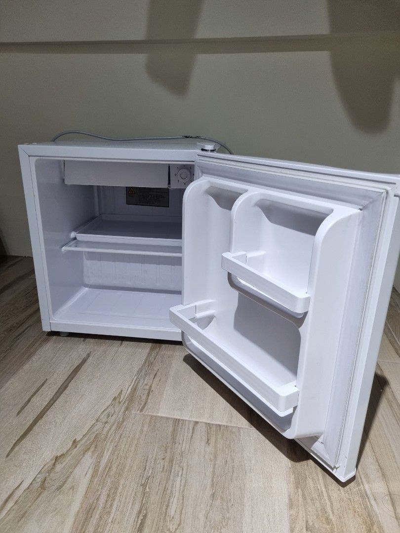 Lemaison 47L Mini fridge/freezer, TV & Home Appliances, Kitchen