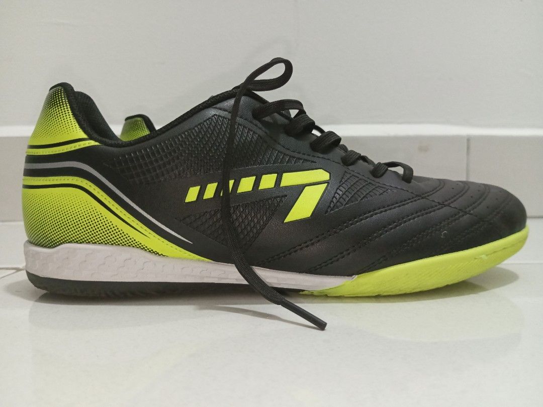 Kasut futsal line 7 on sale