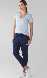 (Category: ) located in . Submitted by wardrobe.clearing (Listing ID 1215435408, Image 1). Description: .