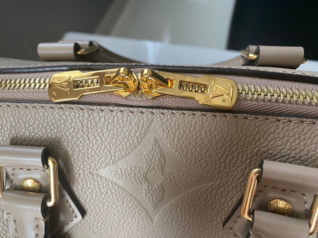 Authentic Louis Vuitton Monogram Speedy 25 – Luxe Touch Luxury Resale
